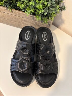 Atalina Women's Black Floral Slide Sandals